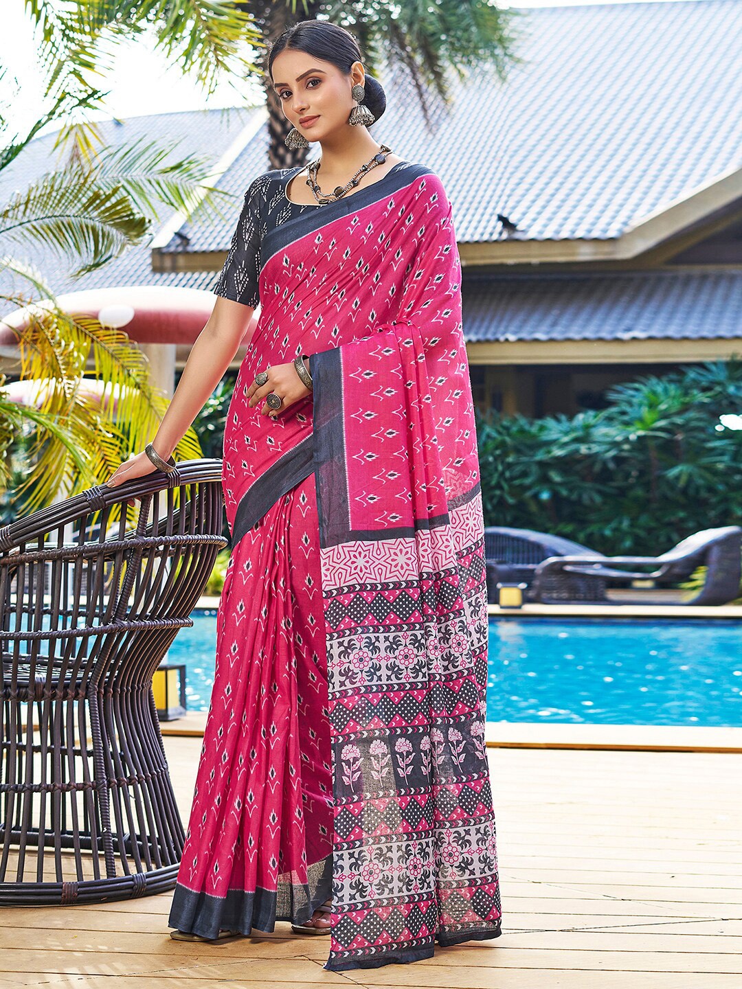 

Mitera Pink & Grey Ethnic Motifs Printed Ready to Wear Ikat Saree