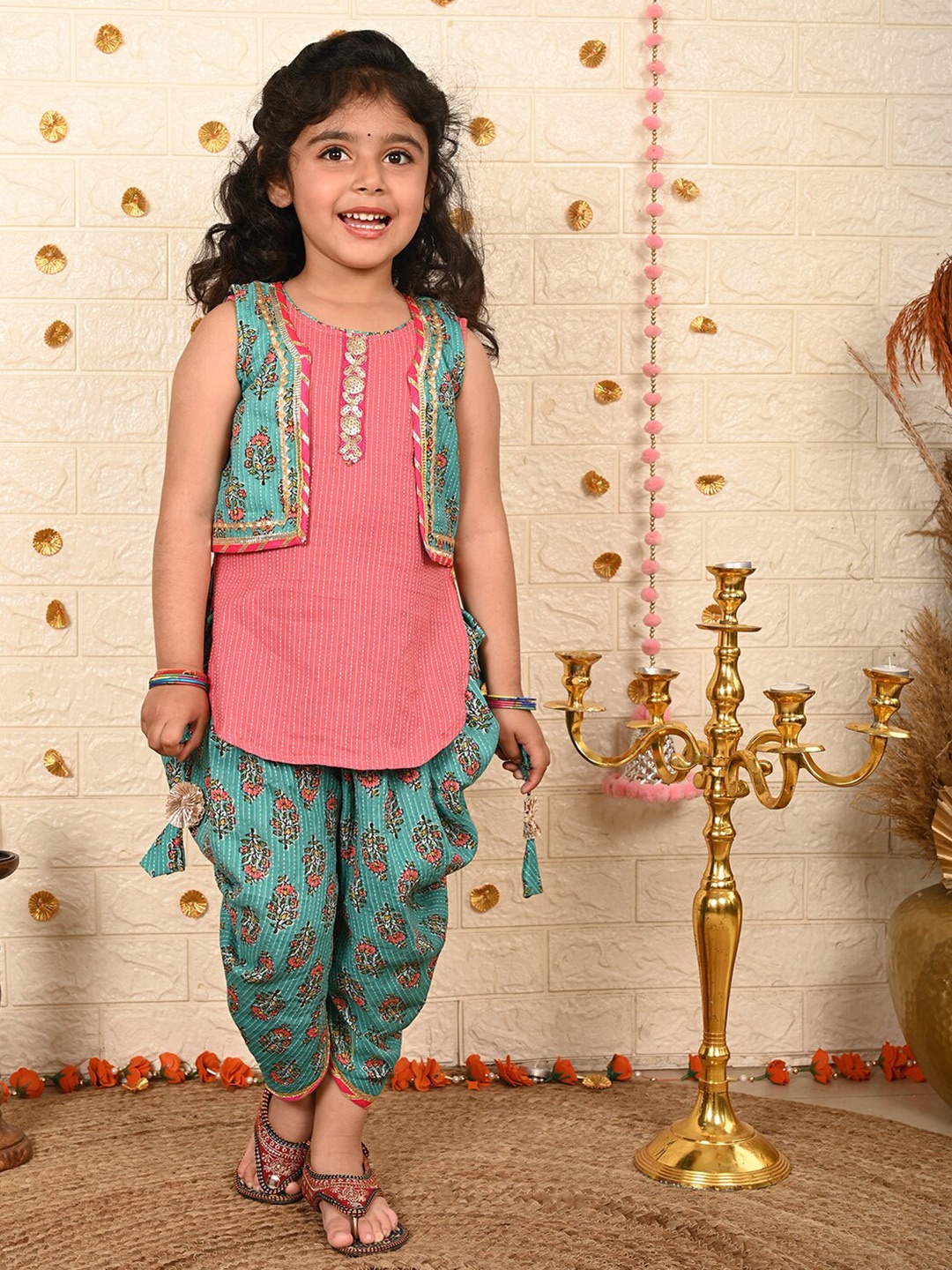 

Here&Now X Kinder Kids Girls Floral Pure Cotton Kurta with Dhoti Pants, Green