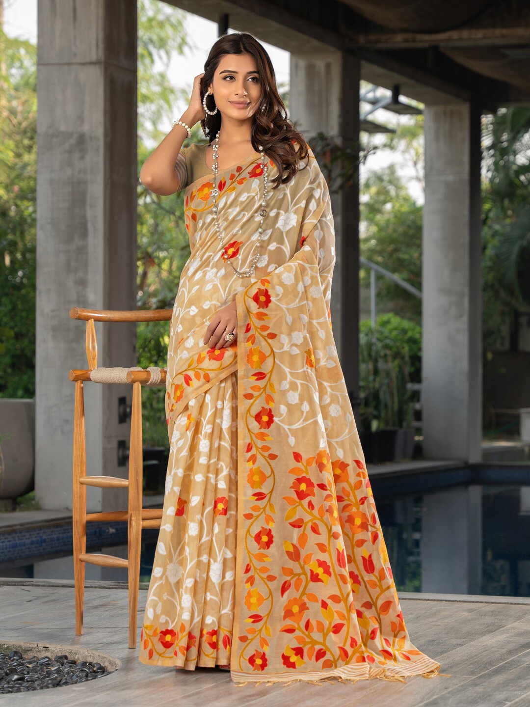 

GAJARAI Floral Printed Pure Cotton Jamdani Saree, Beige