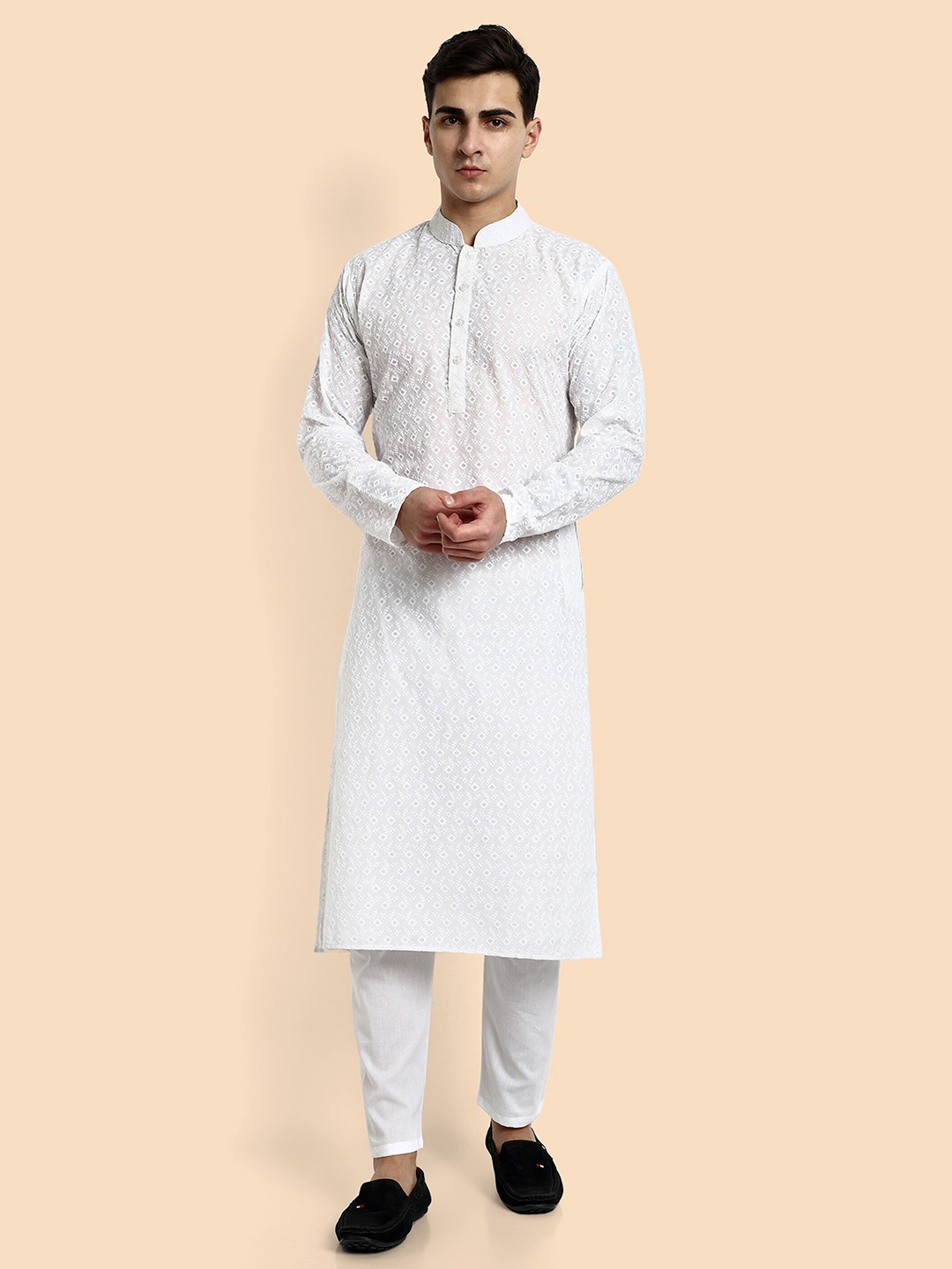 

Vardha Thread Work Mandarin Collar Kurta, White