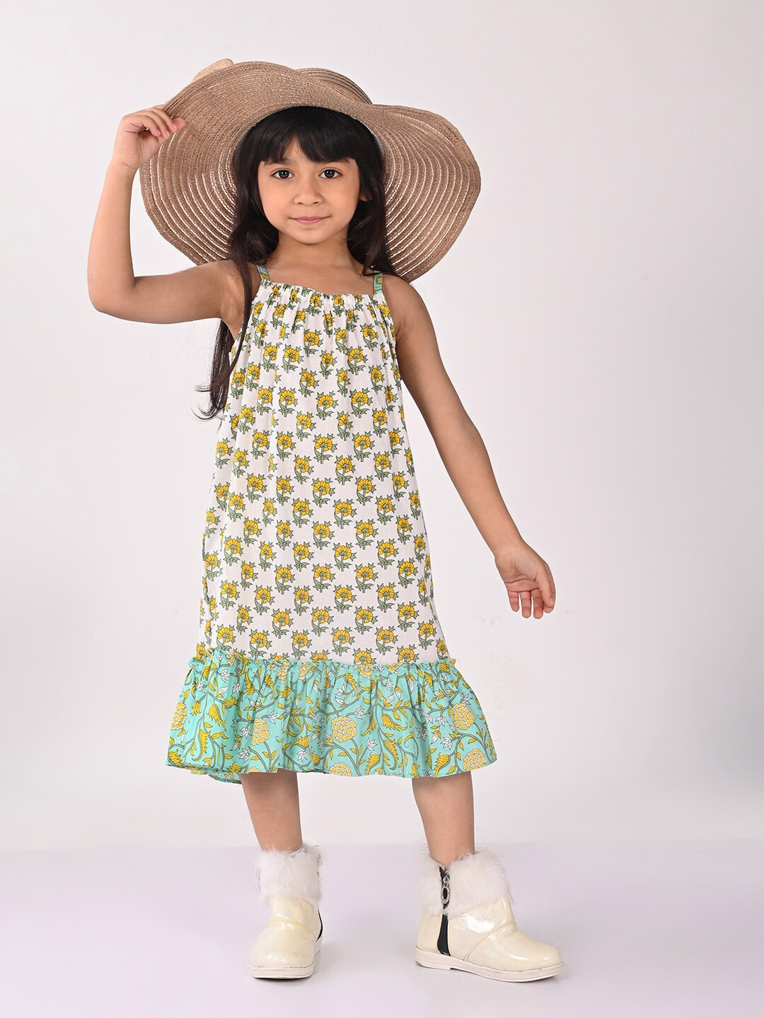 

Here&Now X Kinder Kids Green Floral Printed Shoulder Straps A-Line Cotton Dress