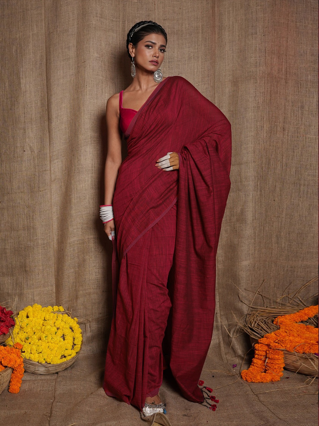 

Unnati Silks Woven Design Handloom Jamdani Pure Linen Saree, Maroon