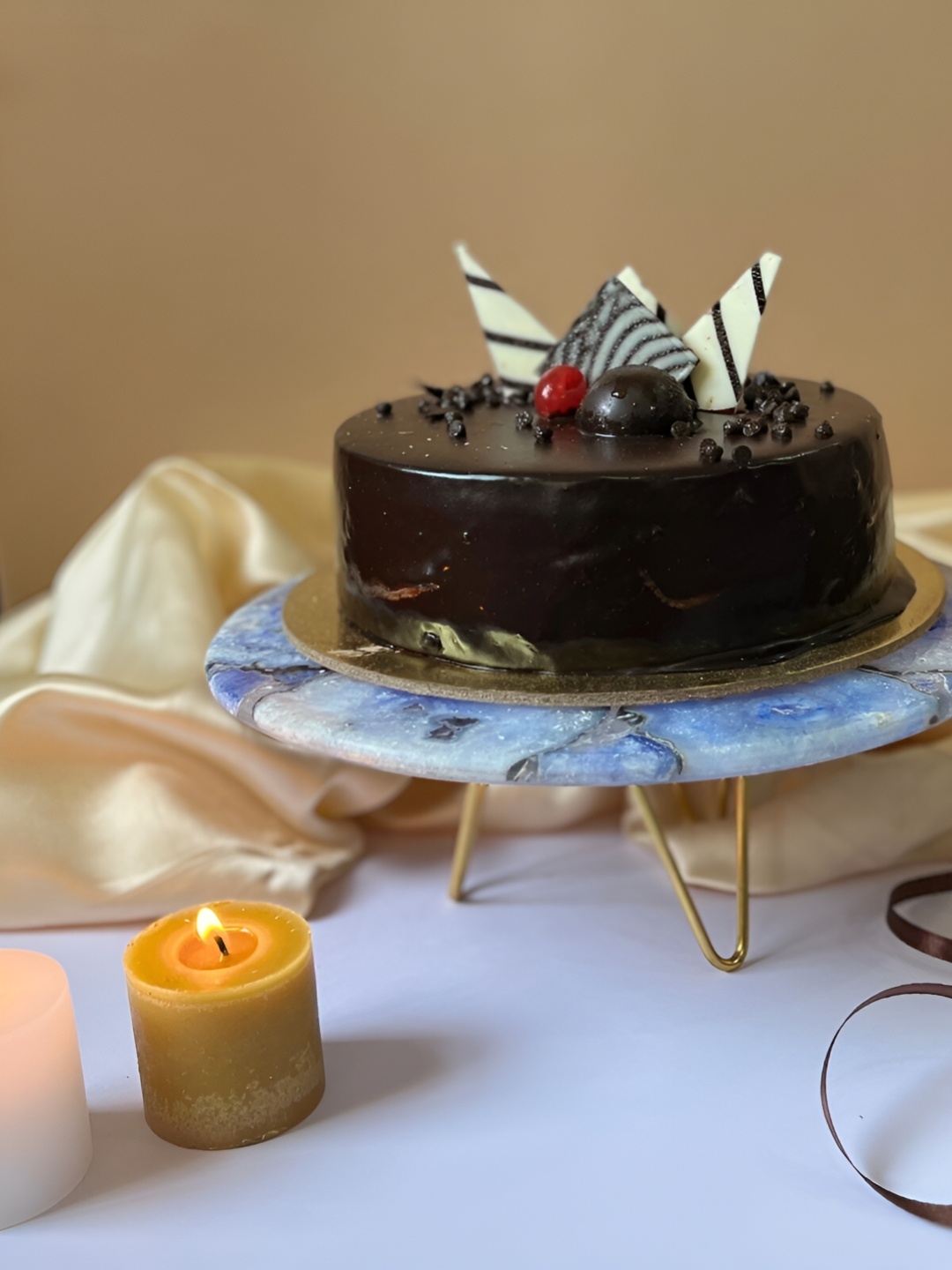 

HOMEARTE Blue Stoneware Easy to Clean Cake Stand with Metal Stand