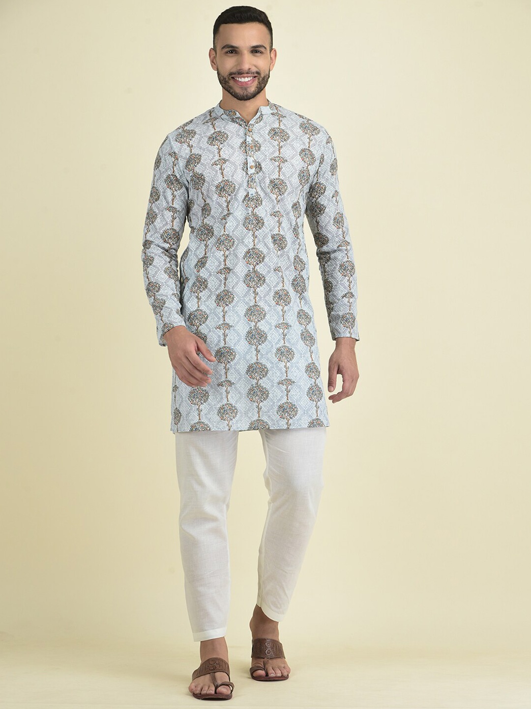 

DEYANN Ethnic Motifs Embroidered Pure Cotton Thread Work Kurta With Pyjama, Grey