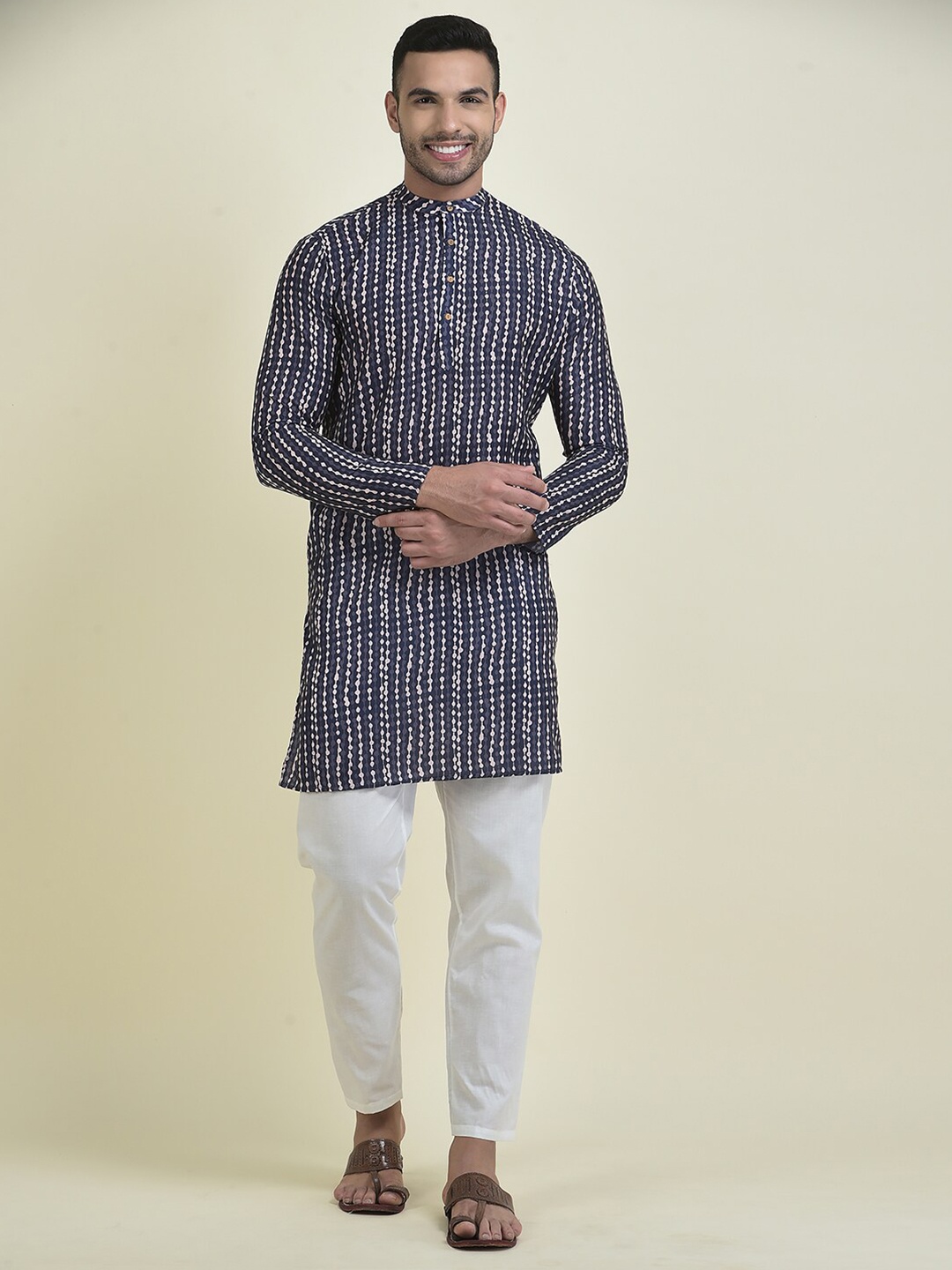 

DEYANN Ethnic Motifs Printed Regular Kurta With Pyjamas, Navy blue