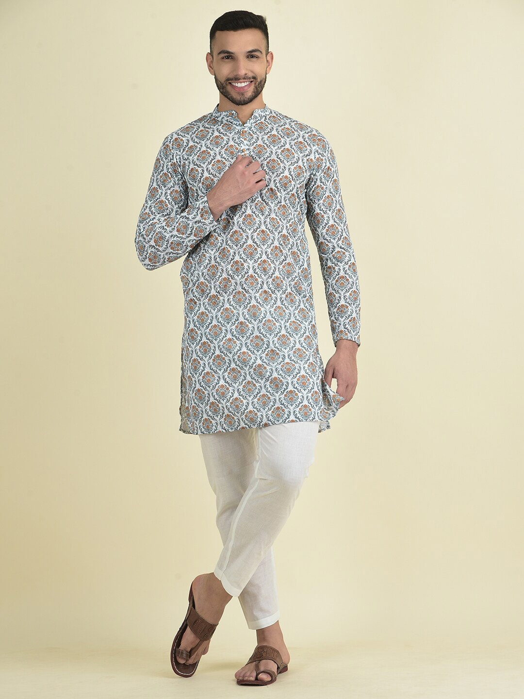 

DEYANN Ethnic Motifs Embroidered Regular Thread Work Kurta with Pyjamas, White
