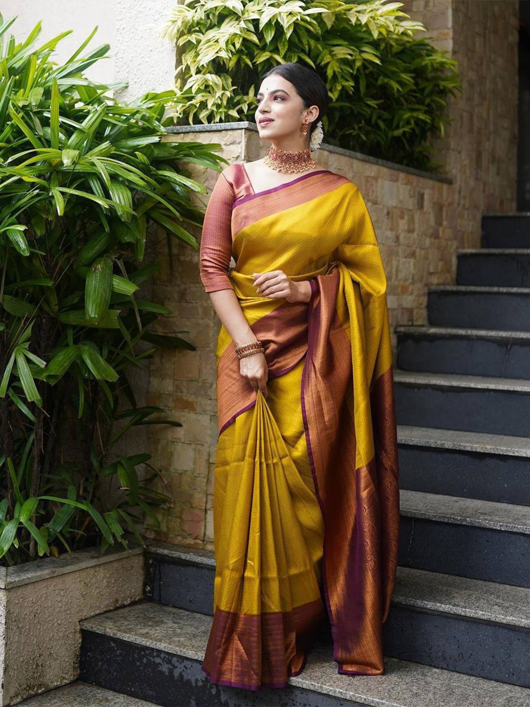 

RadadiyaTRD Woven Design Zari Silk Cotton Banarasi Saree, Yellow