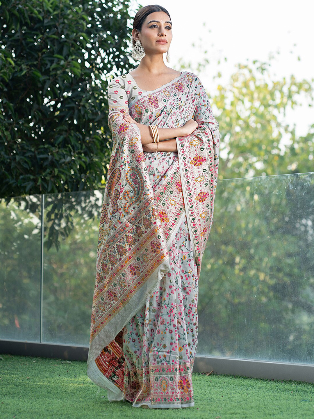 

Satrani Floral Printed Jacquard Zari Pure Cotton Pochampally Saree, White