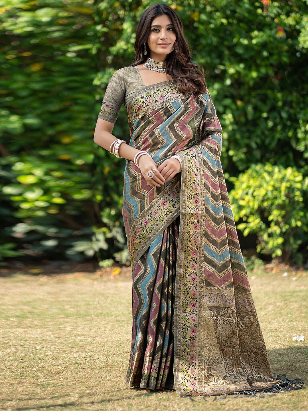 

Satrani Printed Jacquard Zari Organza Leheriya Saree, Grey