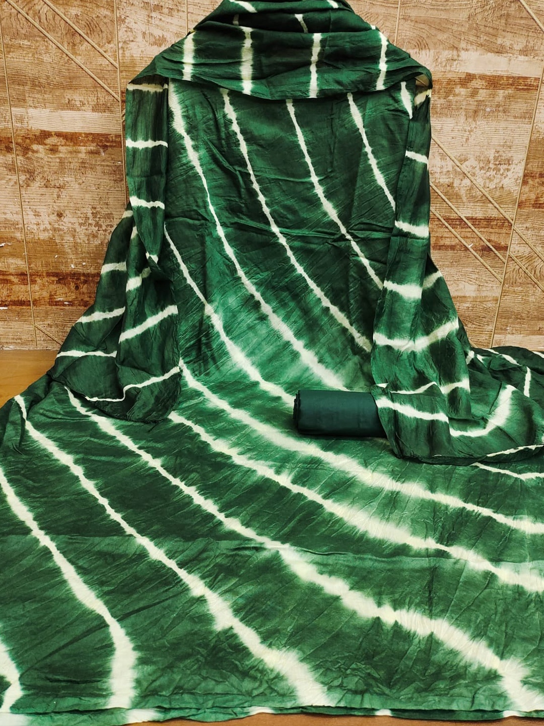 

ZEEPKART Tie and Dyed Unstitched Dress Material, Green