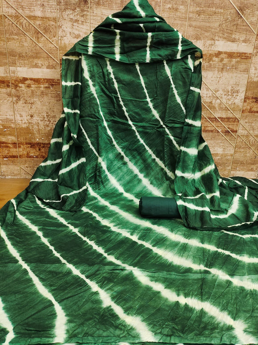 

ZEEPKART Leheriya Unstitched Dress Material, Green