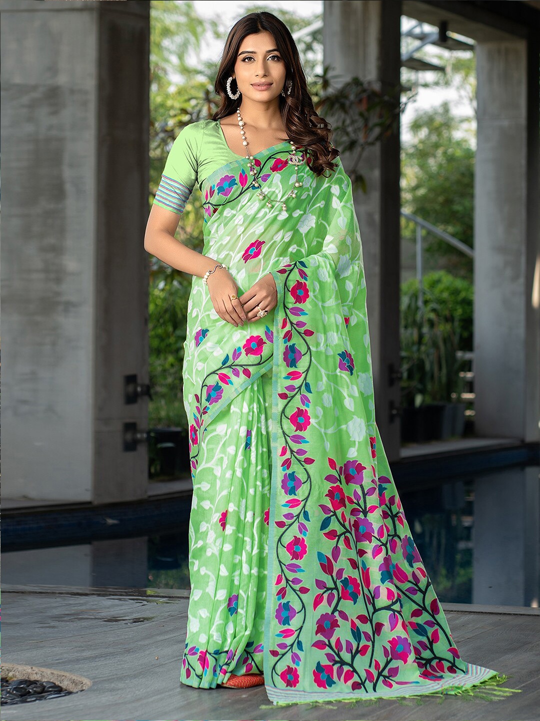 

Mitera Green & Pink Floral Woven Design Zari Pure Cotton Jamdani Saree