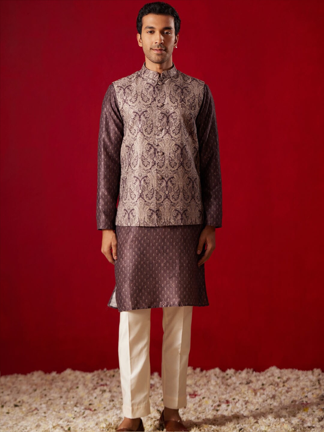 

VASTRAMAY Ethnic Motifs Printed Straight Kurta With Pyjama & Jacket, Mauve