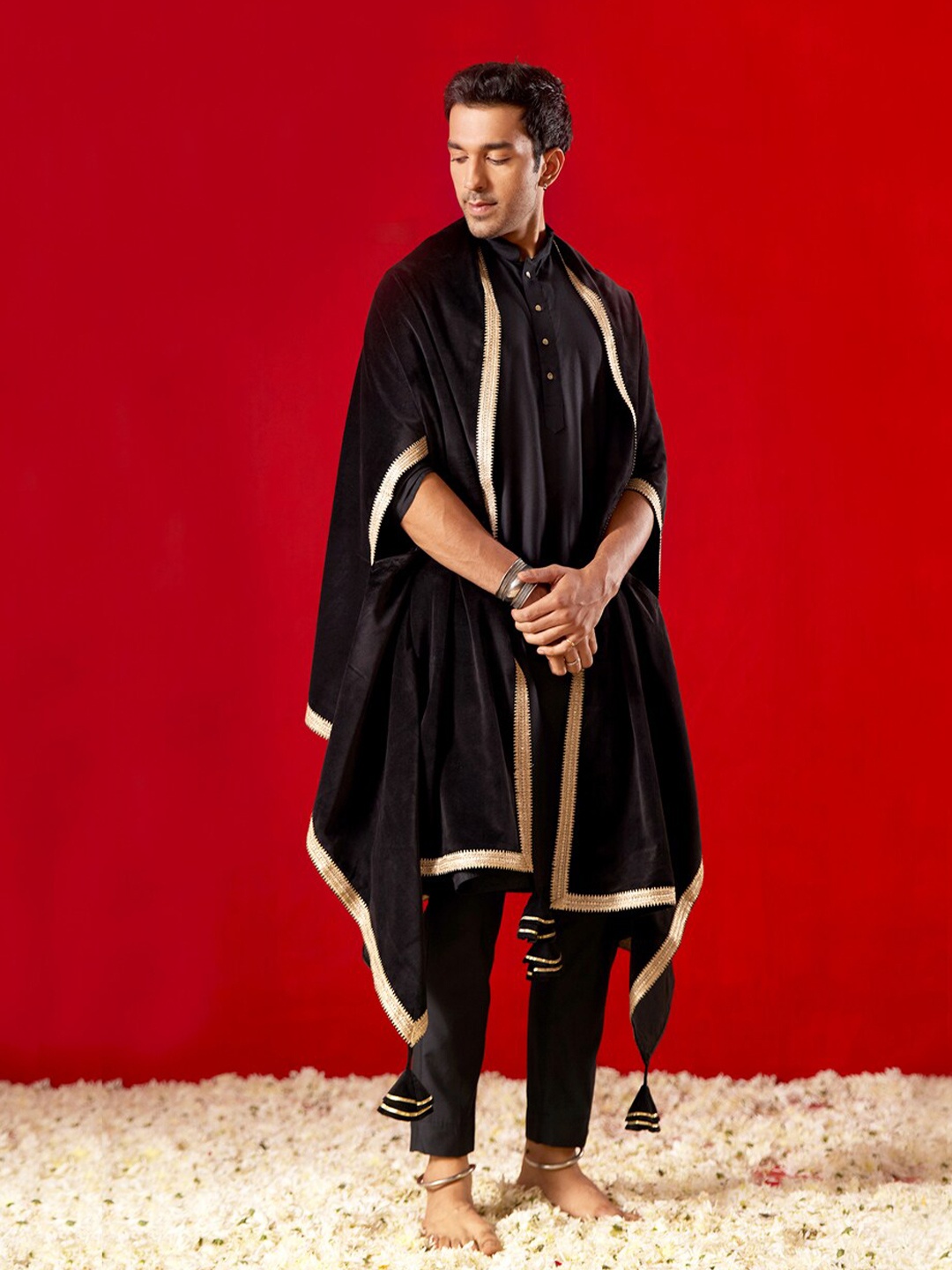 

VASTRAMAY Men Sequinned Velvet Dupatta, Black