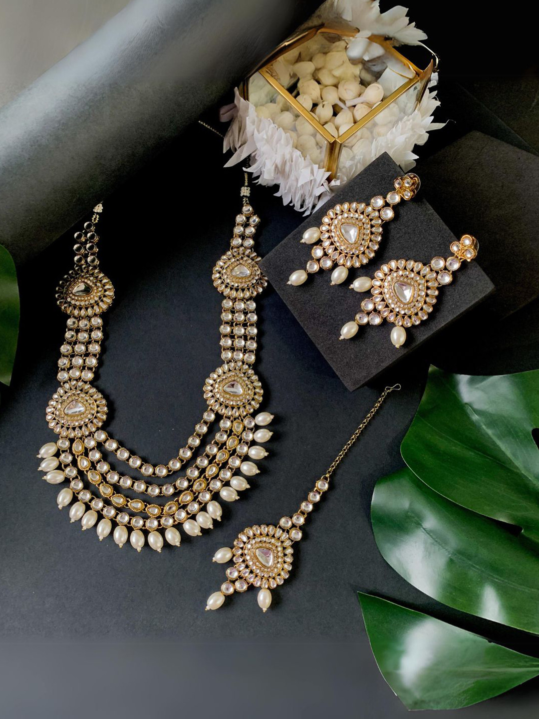 

I Jewels Gold-Plated Kundan-Studded & Beaded Jewellery Set
