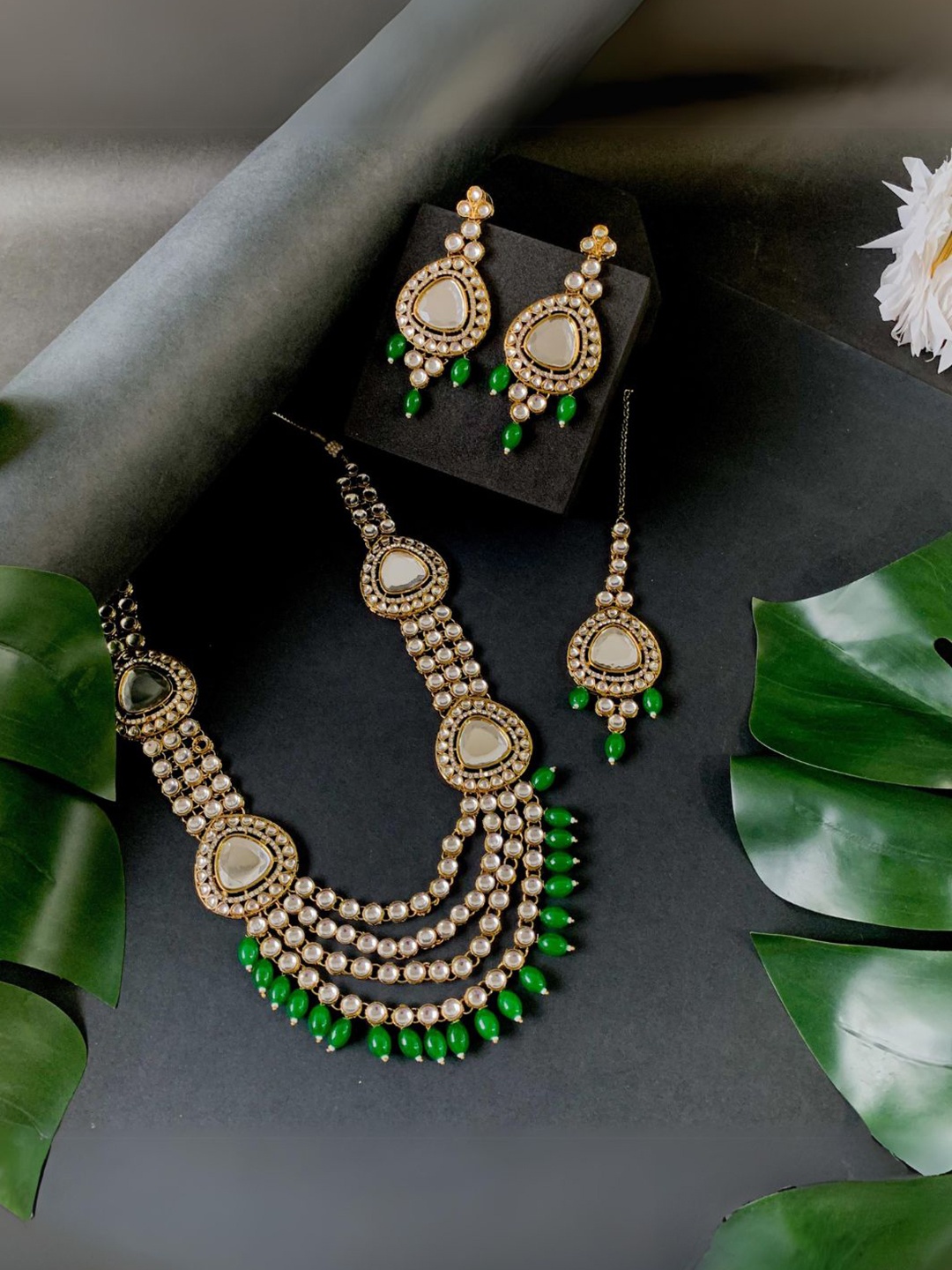 

I Jewels Gold-Plated Kundan Studded & Beaded Jewellery Set
