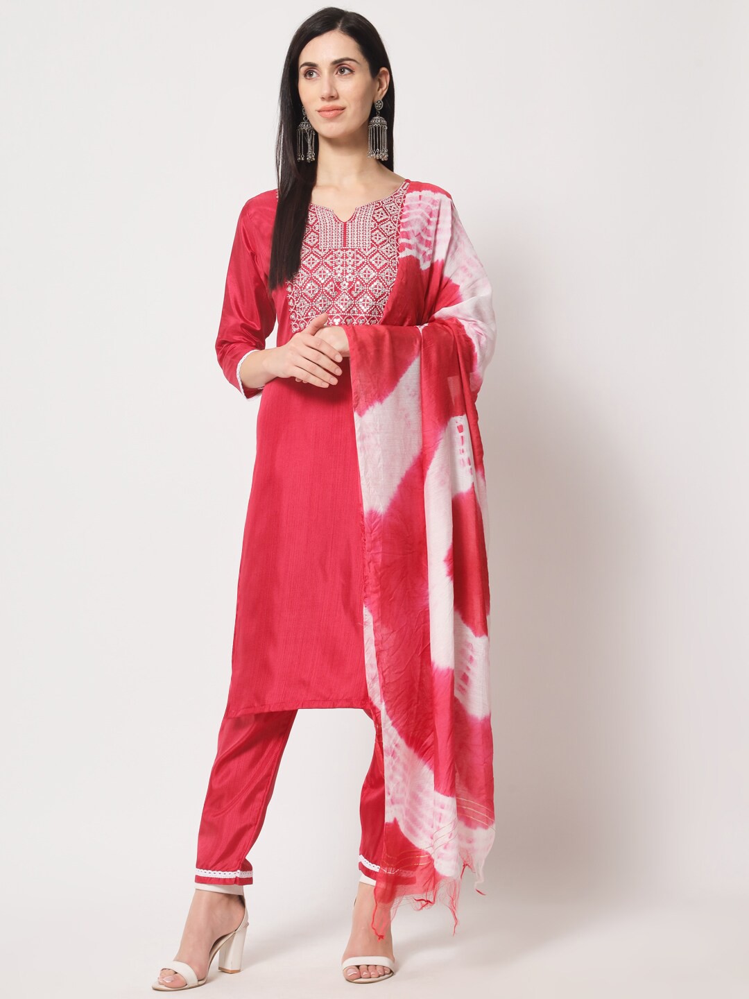 

Angroop Yoke Design Regular Sequinned Straight Kurta with Trousers & Dupatta, Pink