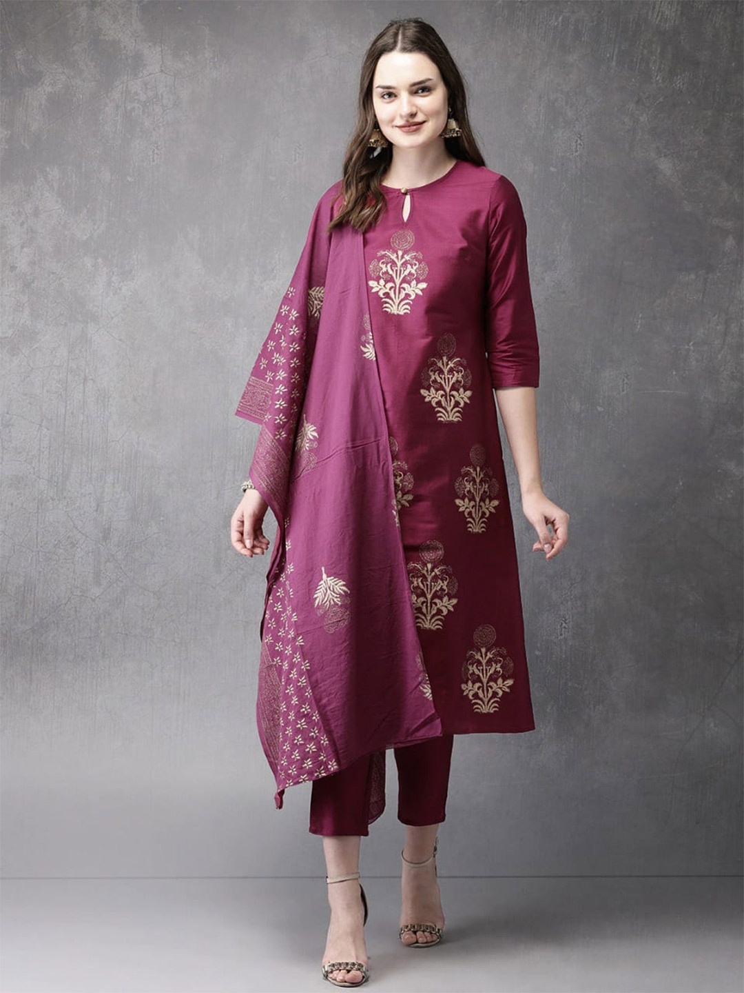 

Angroop Floral Printed Straight Kurta With Trousers & Dupatta, Magenta