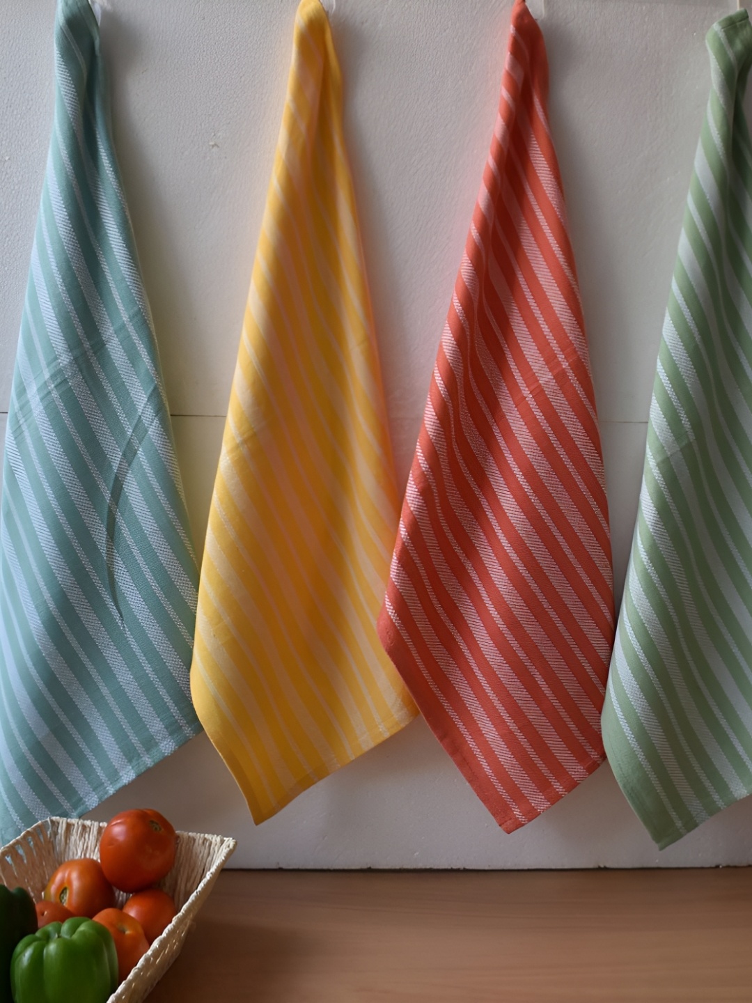 

Aura Yellow & Green 4 Pieces Striped 210GSM Pure Cotton Hand Towels