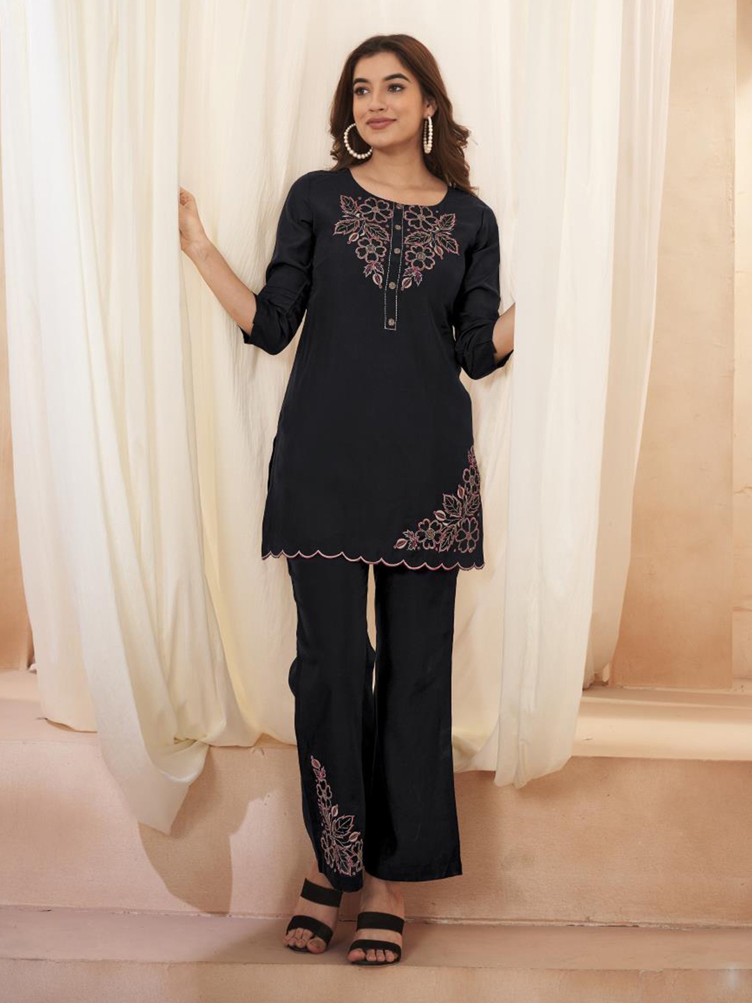 

Varanga Embroidered Round Collar Placement Design Scallop Co-Ord With Cut Work Trousers, Black