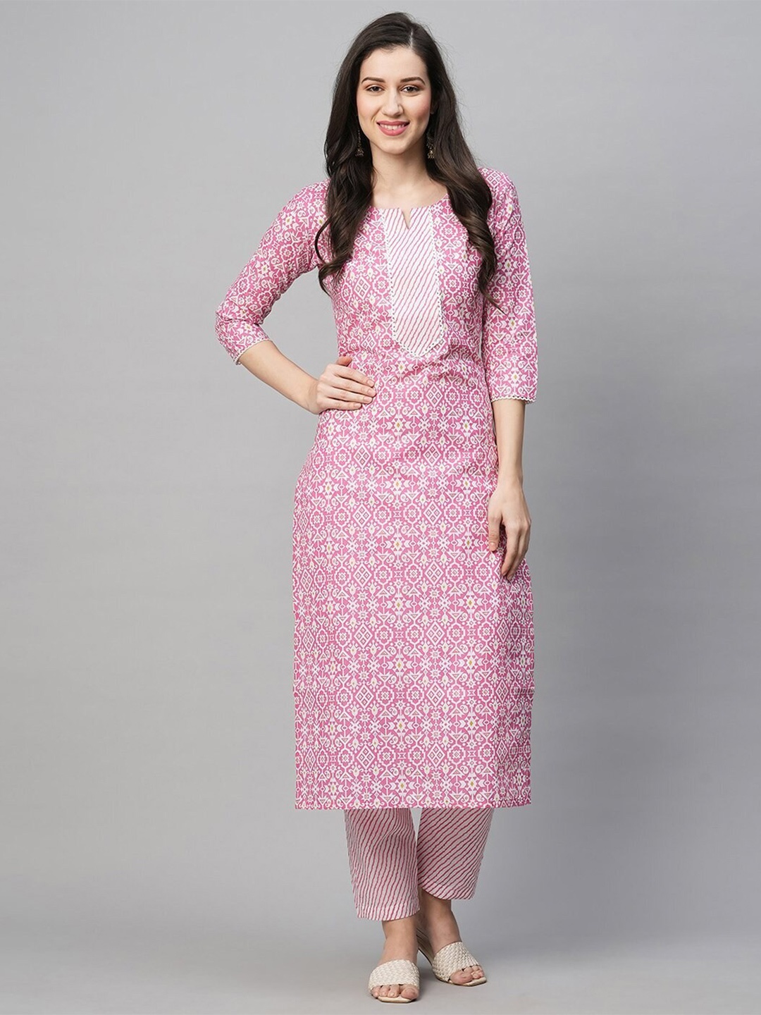 

Sitanjali Ethnic Motifs Printed Round Neck Straight Kurta With Trousers, Pink