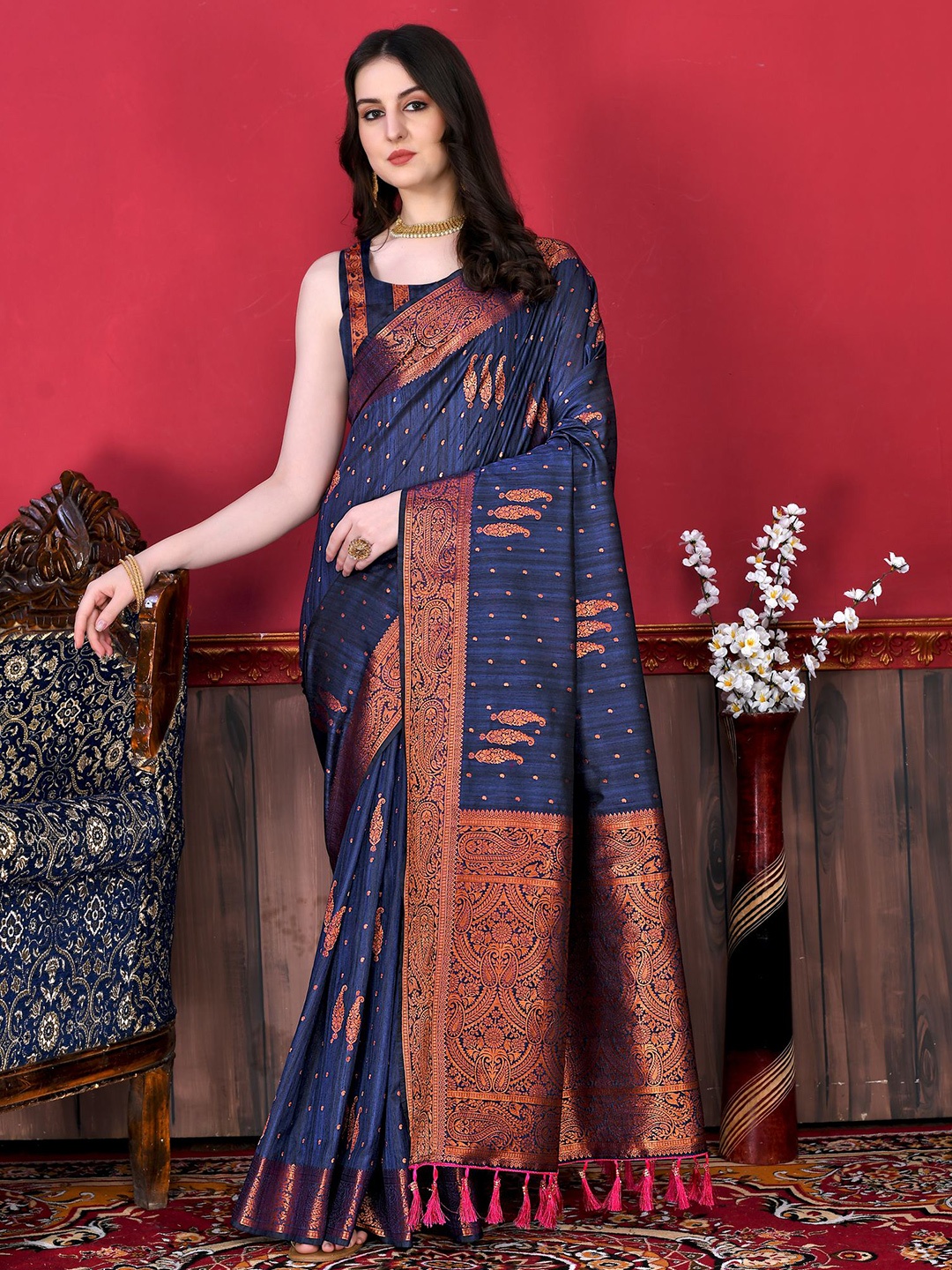 

ZILVIRA Ethnic Motifs Zari Woven Design Kanjeevaram Saree, Navy blue