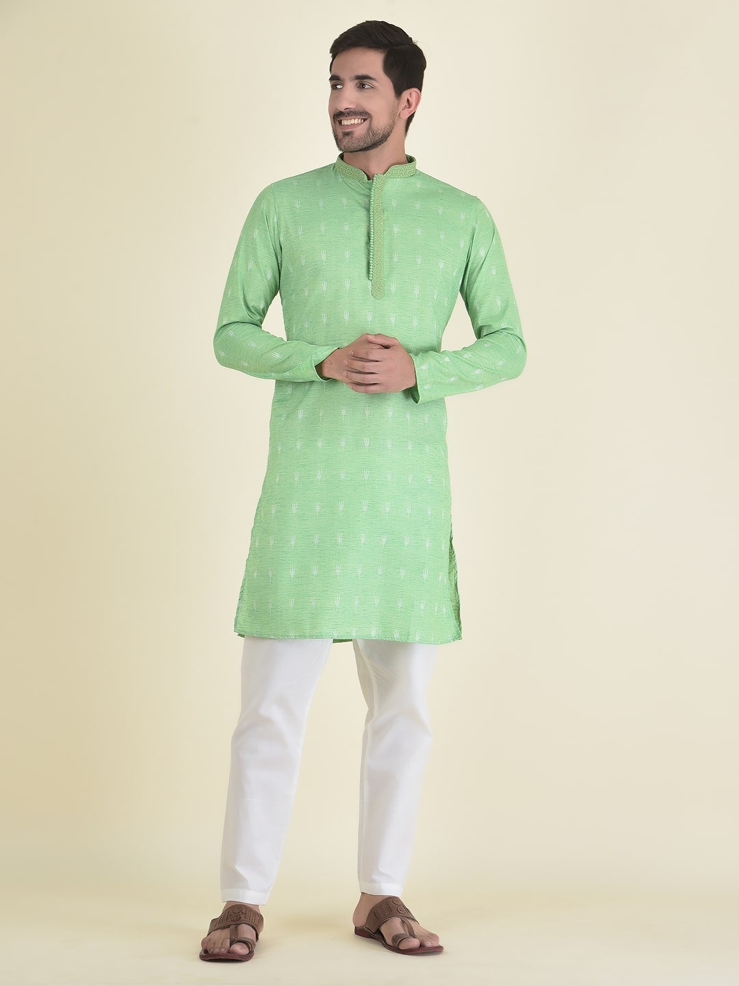 

DEYANN Ethnic Motifs Mandarin Collar Regular Kurta with Pyjamas, Green