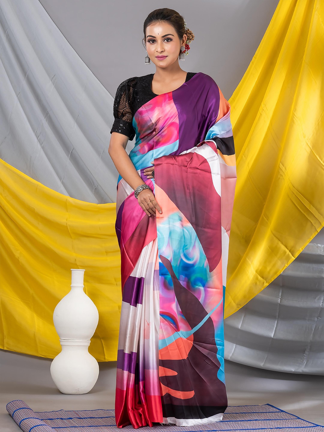 

MAHALASA Abstract Printed Saree, Off white