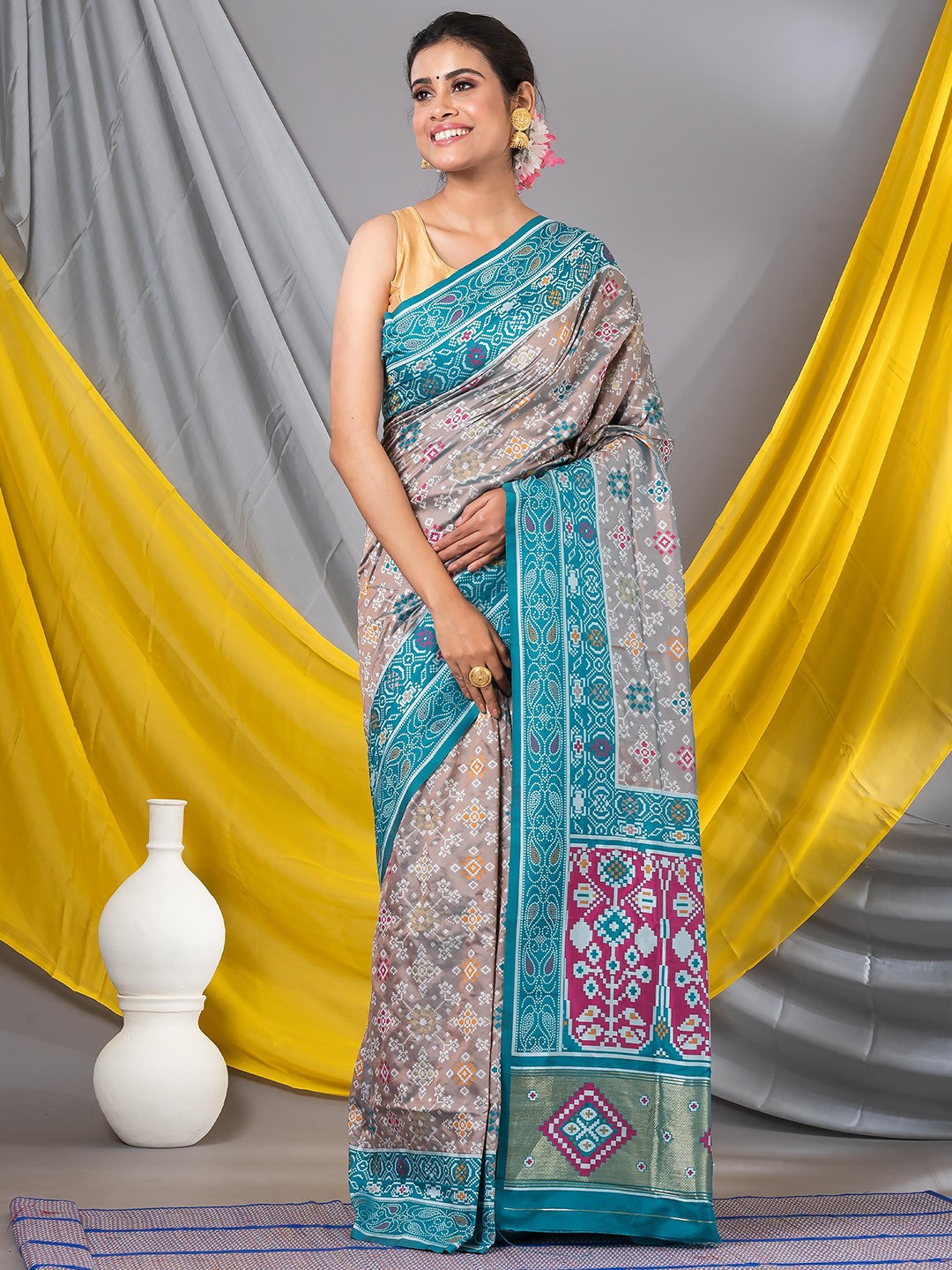 

MAHALASA Ethnic Motif Woven Design Zari Saree, Grey