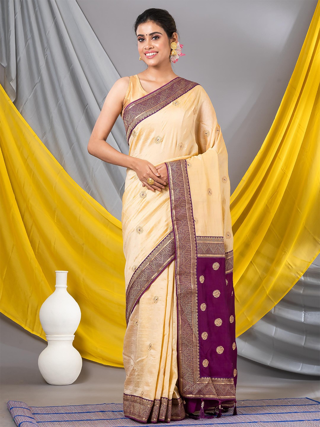 

MAHALASA Ethnic Motifs Embroidered Zari Saree, Cream