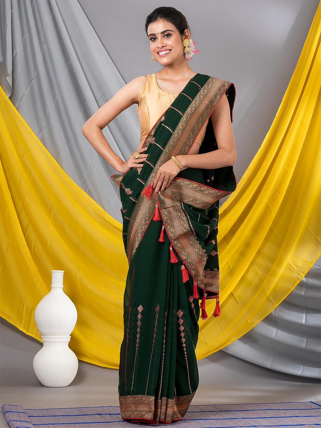 

MAHALASA Geometric Zari Pure Georgette Saree, Green