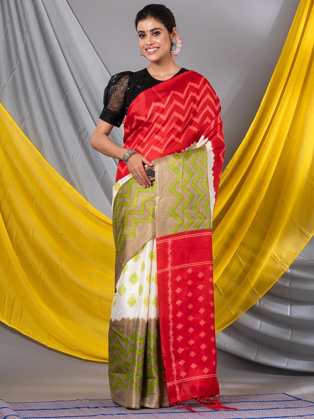 

MAHALASA Geometric Printed Saree, Red