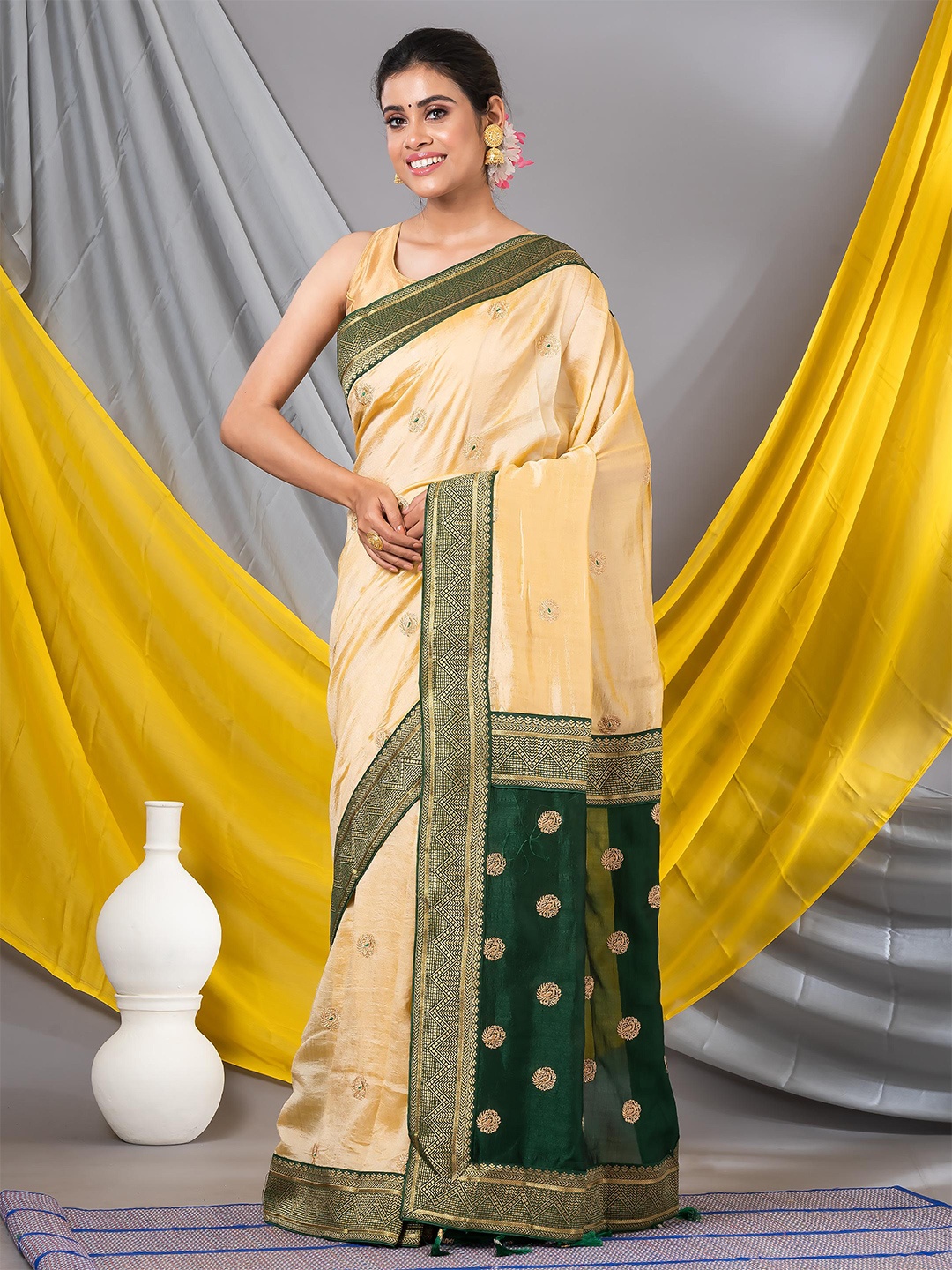 

MAHALASA Ethnic Motifs Embroidered Zari Saree, Green