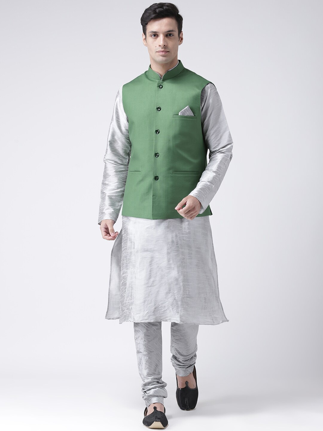 

DEYANN Mandarin Collar Straight Kurta With Pyjamas And Nehru Jacket, Silver