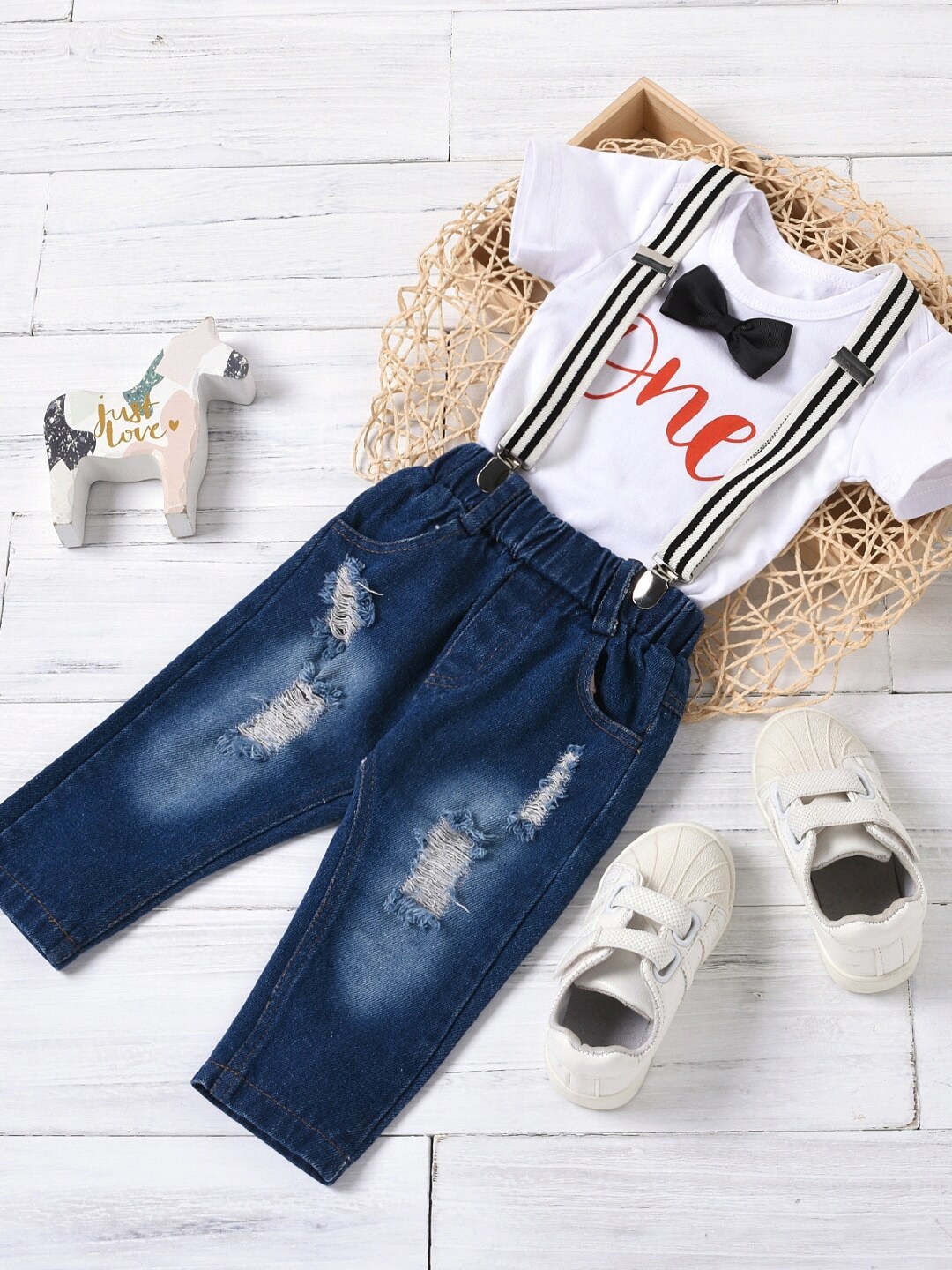 

StyleCast Infants Girls White & Blue Printed Pure Cotton T-shirt with Trousers