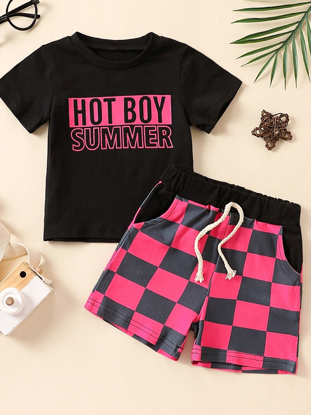 

StyleCast Girls Pink & Black Printed Pure Cotton T-shirt With Shorts