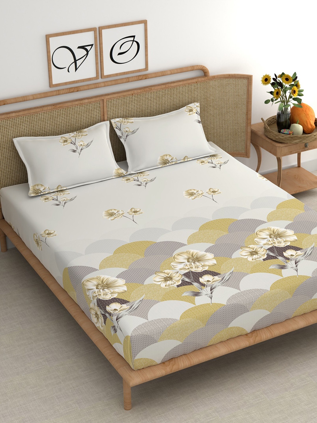 

CHHAVI INDIA Grey & Beige Floral Cotton 210 TC King Bedsheet With 2 Pillow Covers