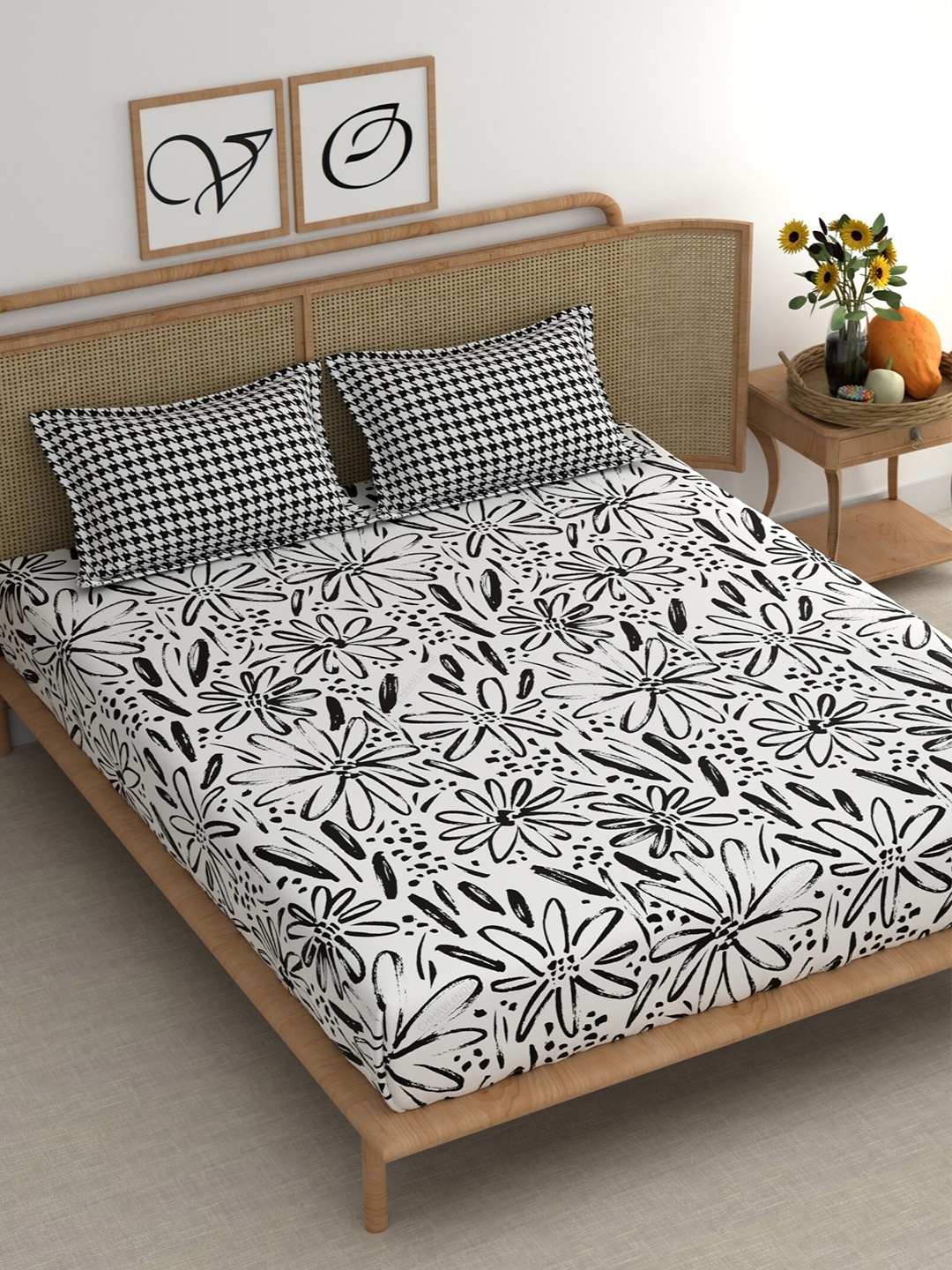 

CHHAVI INDIA Black & White Floral 210 TC Cotton King Bedsheet with 2 Pillow Covers