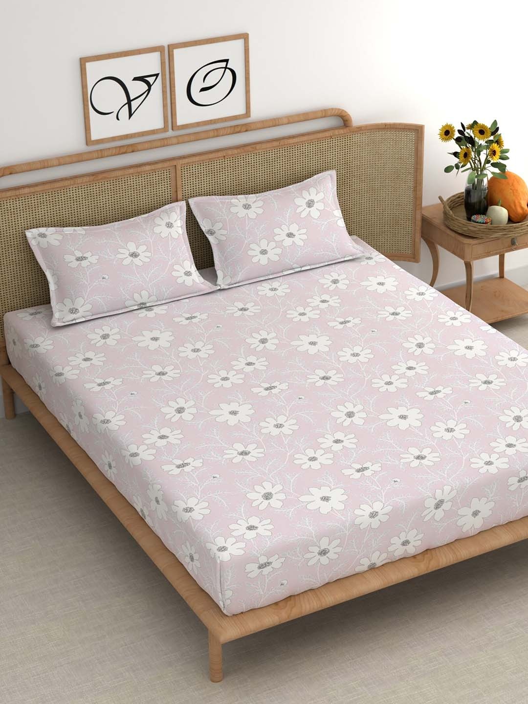 

CHHAVI INDIA Pink & White Floral Cotton 210 TC King Bedsheet With 2 Pillow Covers