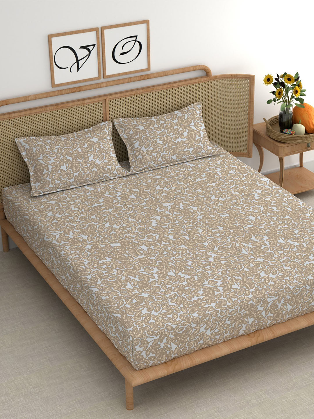 

CHHAVI INDIA Brown & Off White Floral Cotton 210 TC King Bedsheet With 2 Pillow Covers