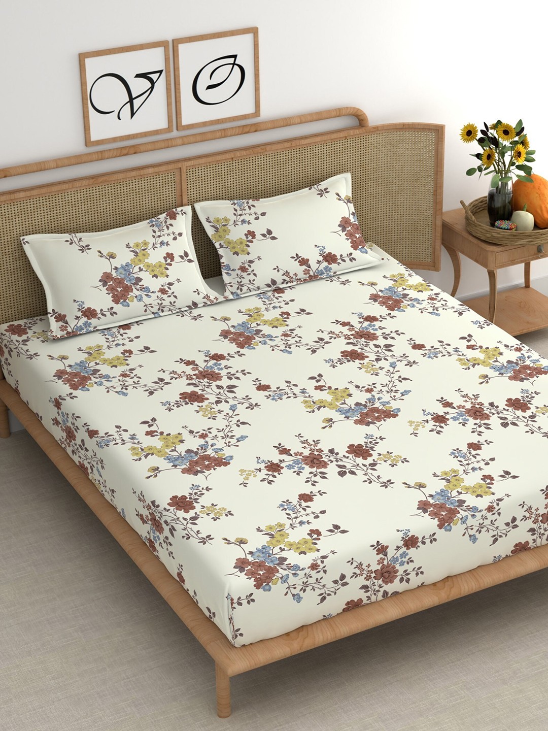

CHHAVI INDIA Cream & Brown Floral Cotton 210 TC King Bedsheet With 2 Pillow Covers
