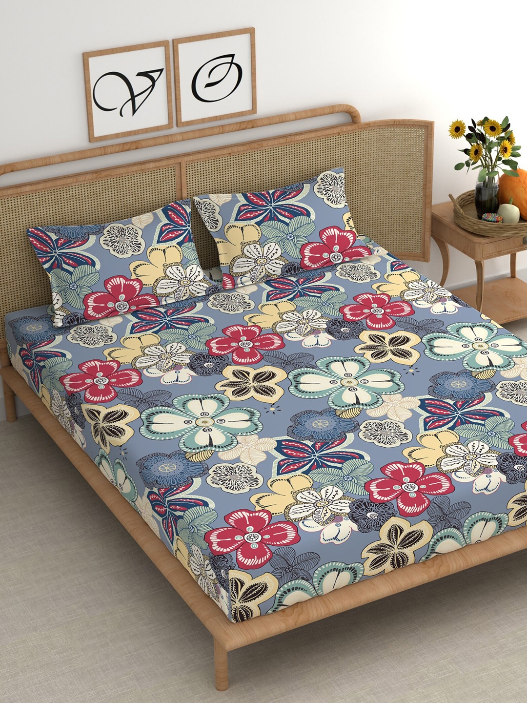 

CHHAVI INDIA Blue & Red Floral Cotton 210 TC King Bedsheet With 2 Pillow Covers
