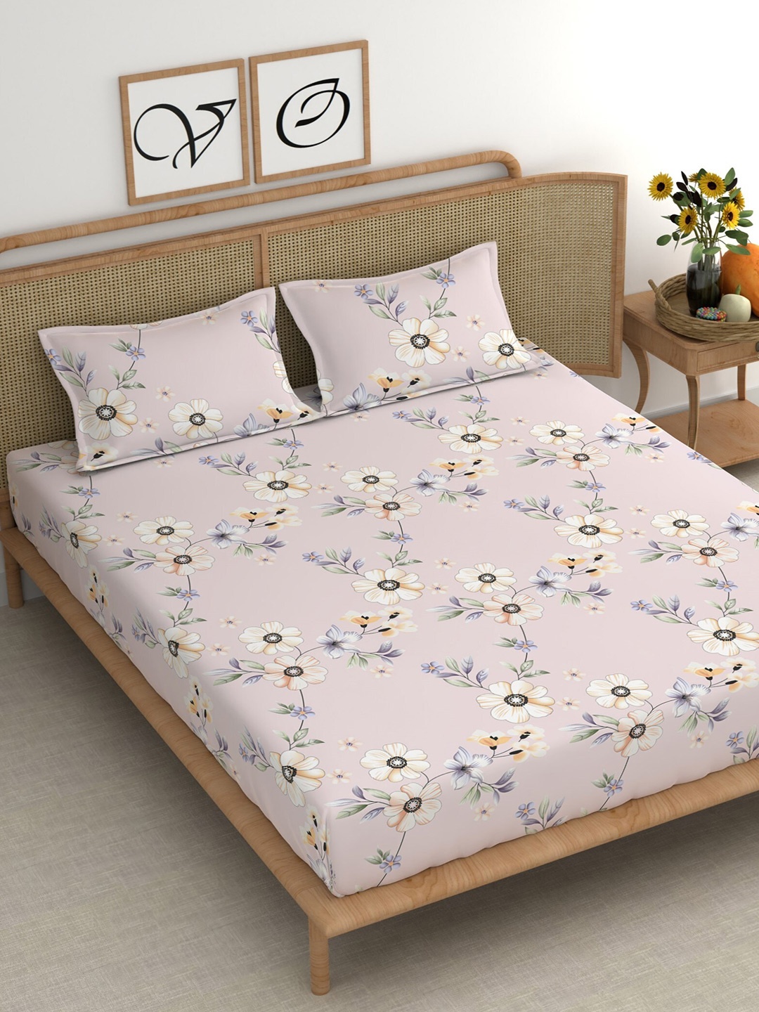 

CHHAVI INDIA Peach & White Floral Cotton 210 TC King Bedsheet With 2 Pillow Covers