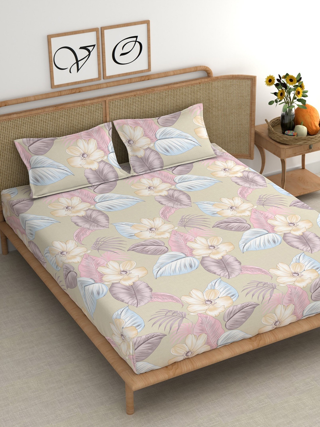 

CHHAVI INDIA Peach & Pink Floral Cotton 210 TC King Bedsheet With 2 Pillow Covers