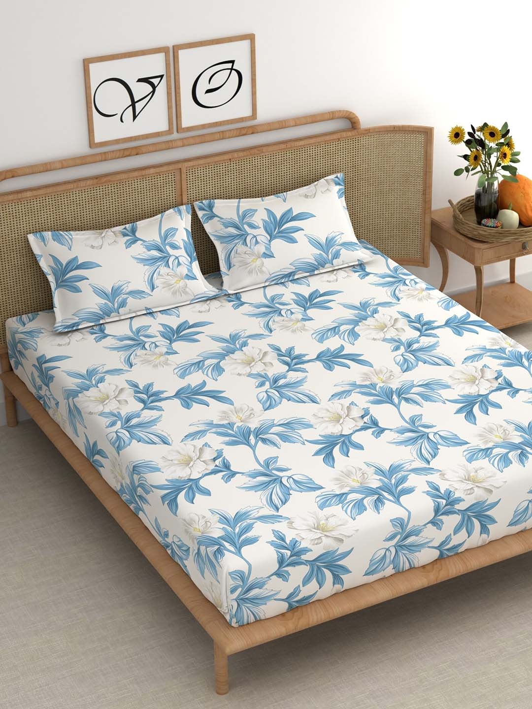 

CHHAVI INDIA Blue & White Floral Cotton 210 TC King Bedsheet With 2 Pillow Covers