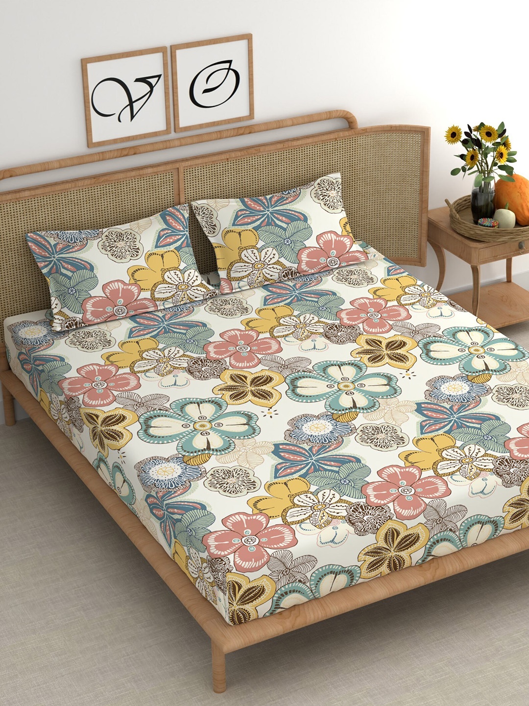 

CHHAVI INDIA White & Green Floral Cotton 210 TC King Bedsheet With 2 Pillow Covers