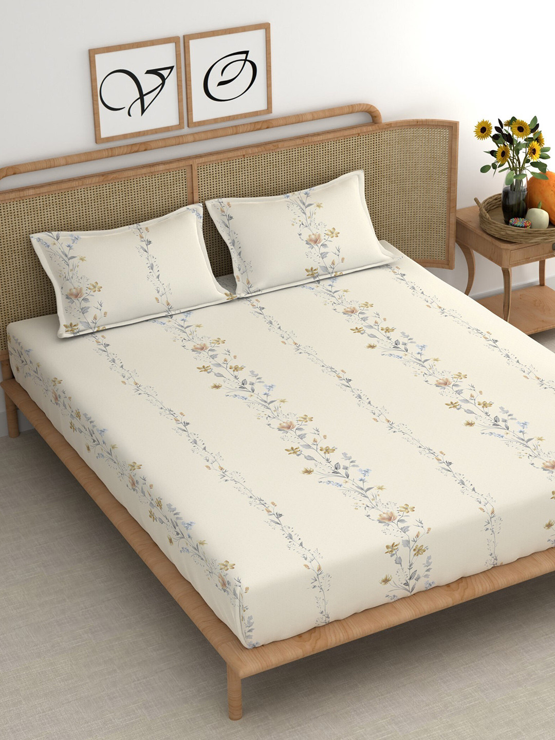 

CHHAVI INDIA Beige & Grey Floral Cotton 210 TC King Bedsheet With 2 Pillow Covers