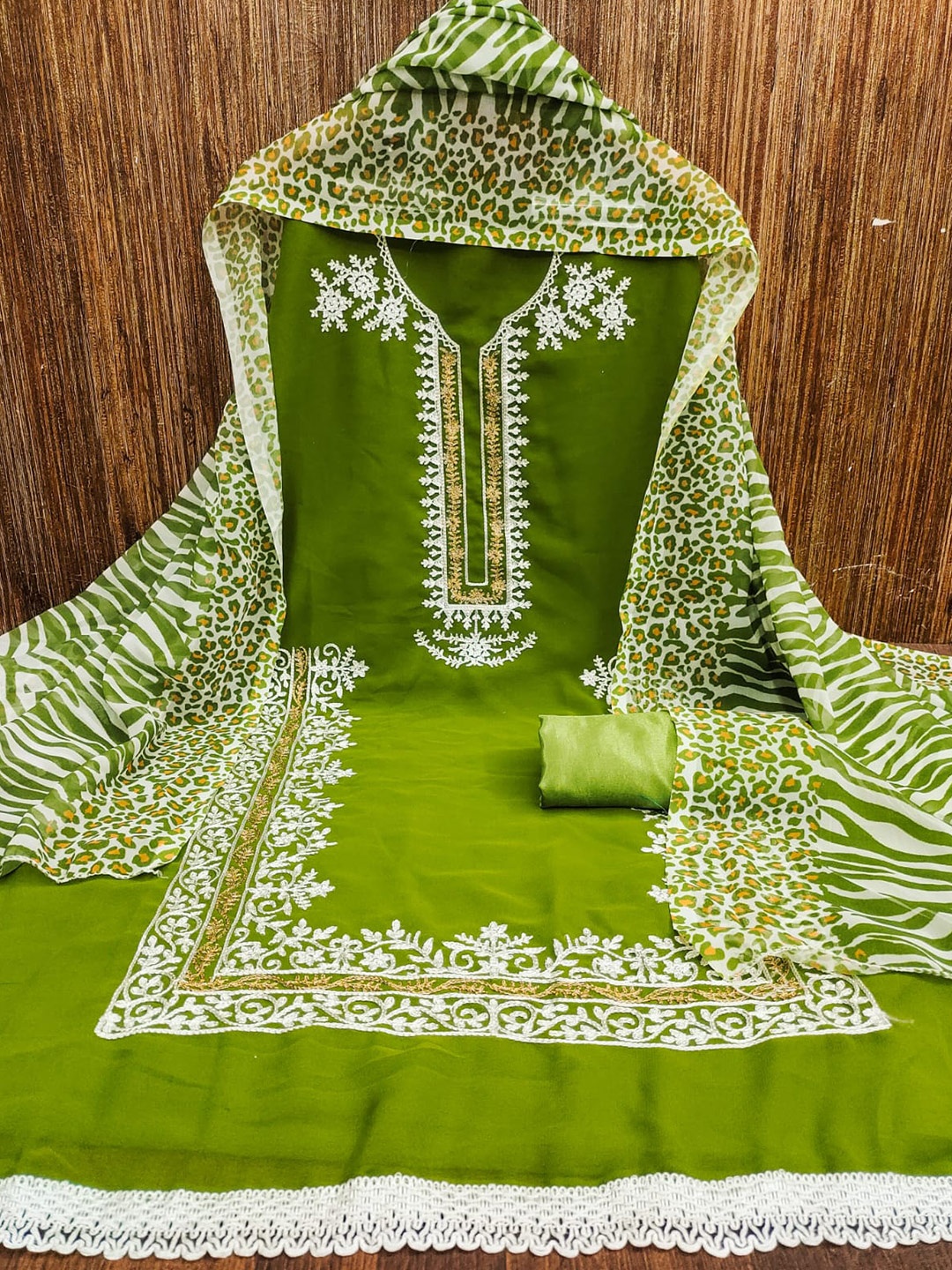 

ZEEPKART Floral Embroidered Unstitched Dress Material, Green
