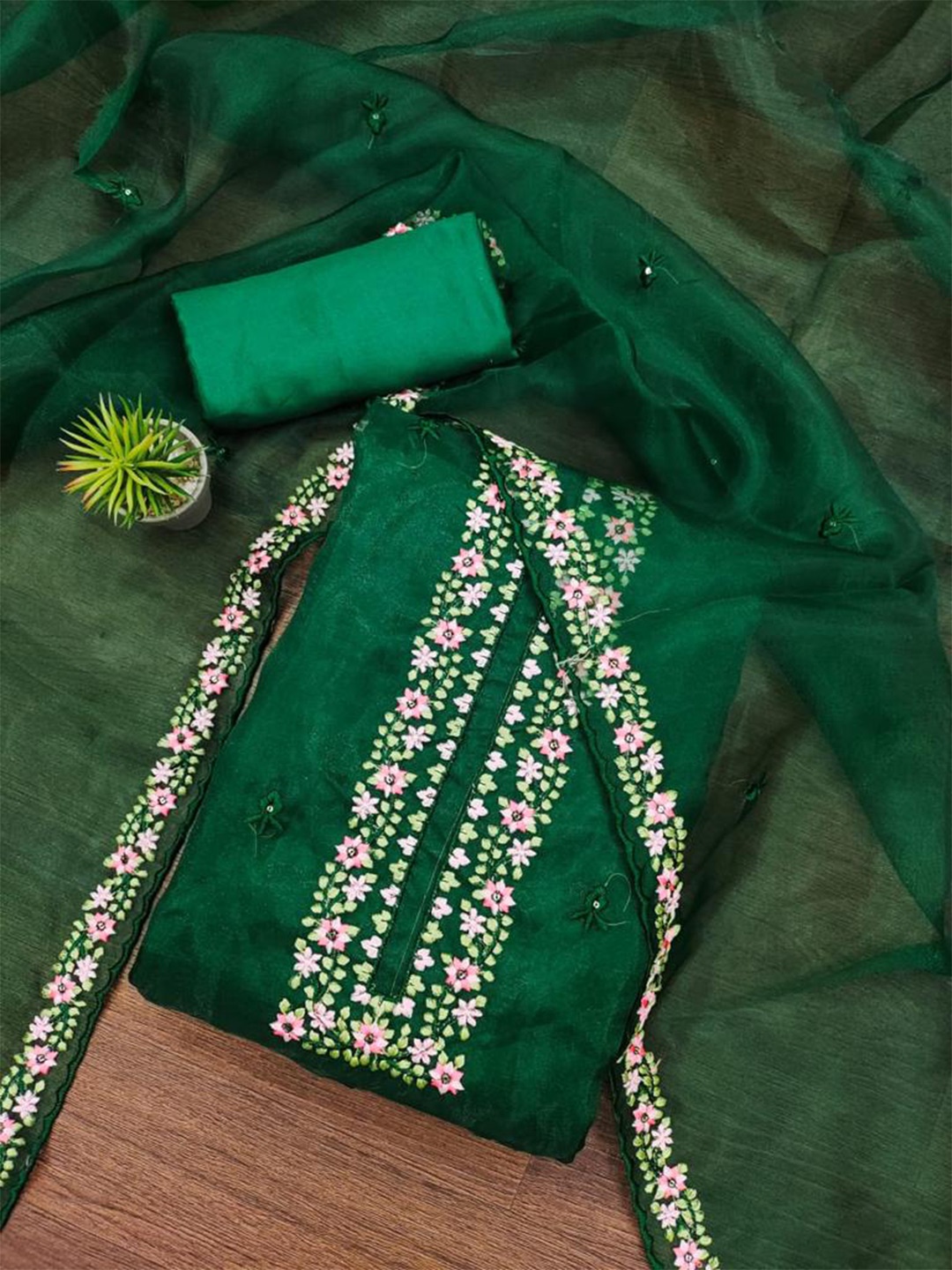 

ZEEPKART Ethnic Motifs Embroidered Organza Unstitched Dress Material, Green