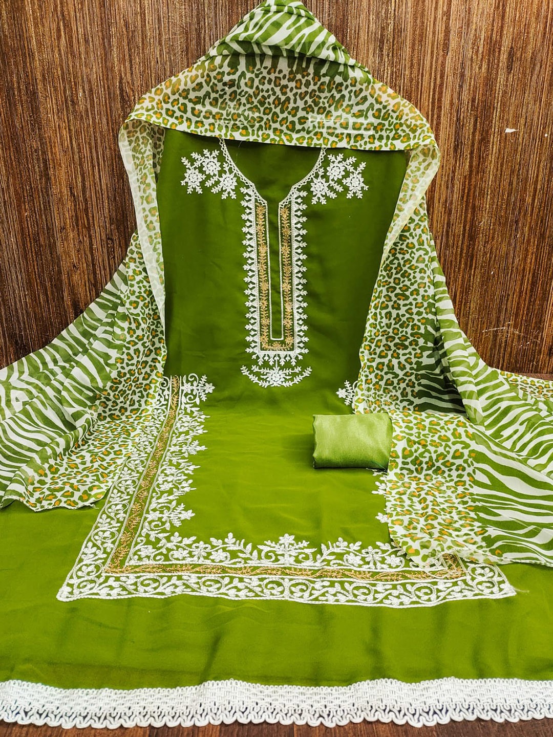 

ZEEPKART Floral Embroidered Unstitched Dress Material, Green